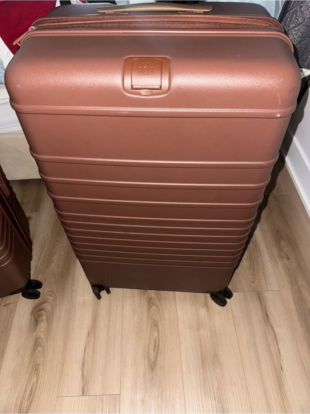 MONTREAL PICK UP ONLY - 2 BEIS LARGE CHECK-IN ROLLER IN MAPLE (180$/suitcase)